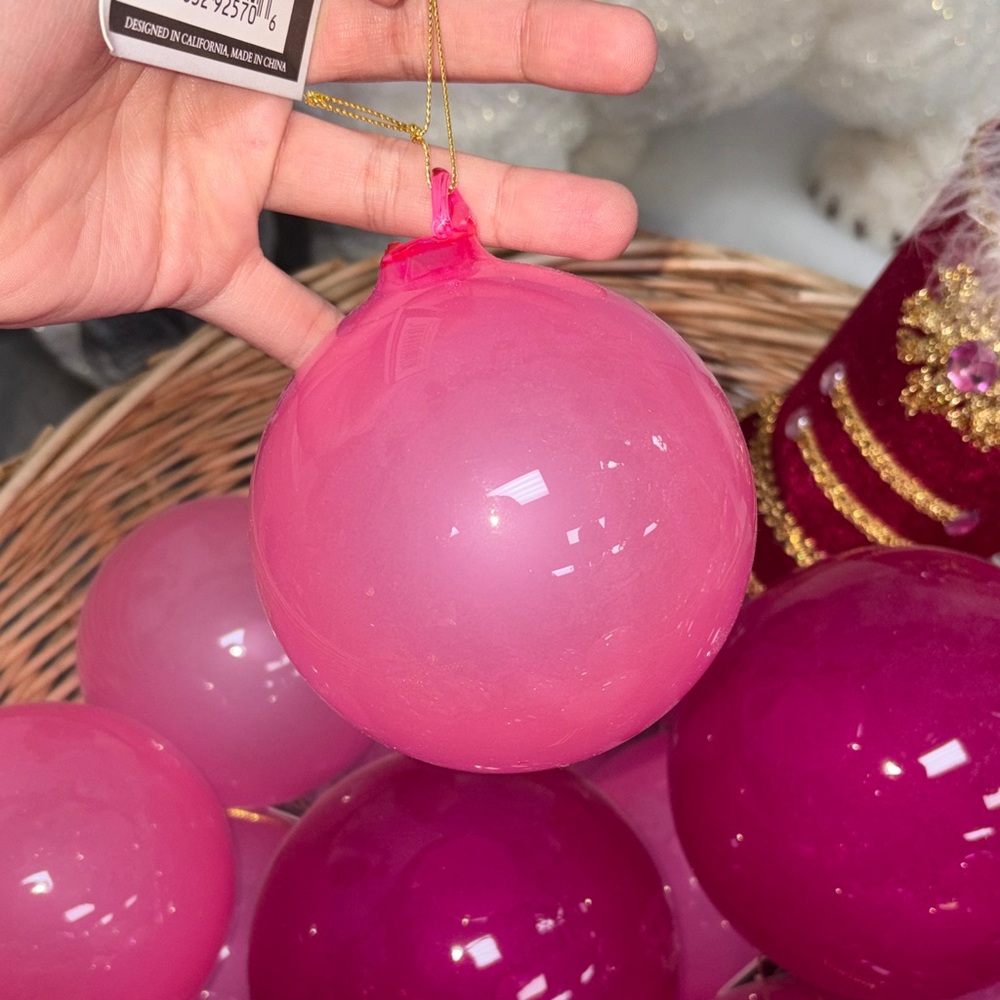 Light pink illume ornament